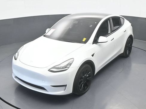 Used 2022 Tesla Model Y Long Range AWD/4WD image 45