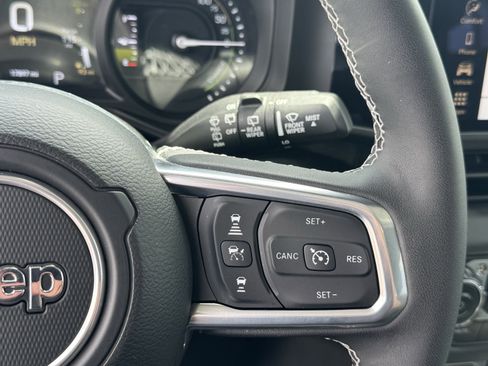 Used 2025 Jeep Wrangler Sahara w/ Safety Group image 20