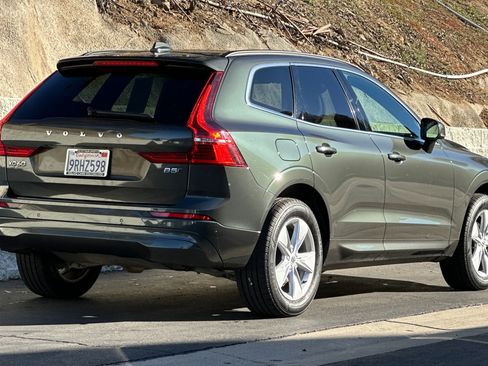 Certified 2022 Volvo XC60 B5 Momentum image 4