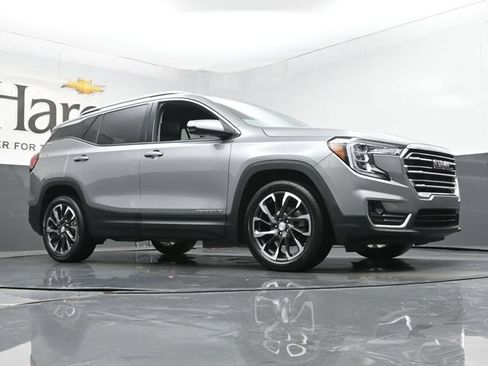 Used 2023 GMC Terrain SLT FWD image 2