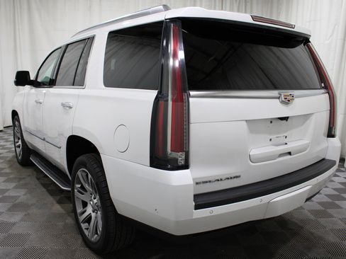 Used 2018 Cadillac Escalade Premium Luxury image 32
