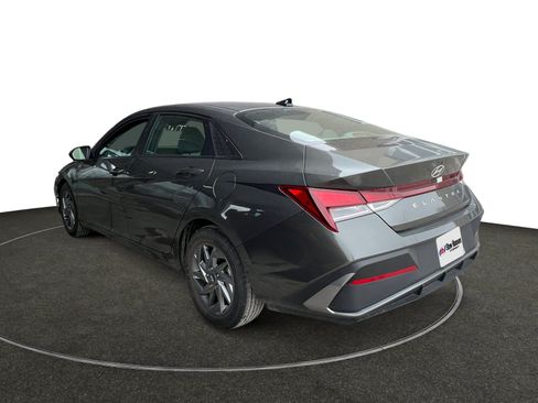Used 2024 Hyundai Elantra SEL image 3