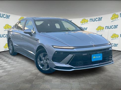 Certified 2025 Hyundai Sonata SE image 1