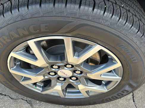 Certified 2023 GMC Acadia SLT w/ Technology Package FWD image 10