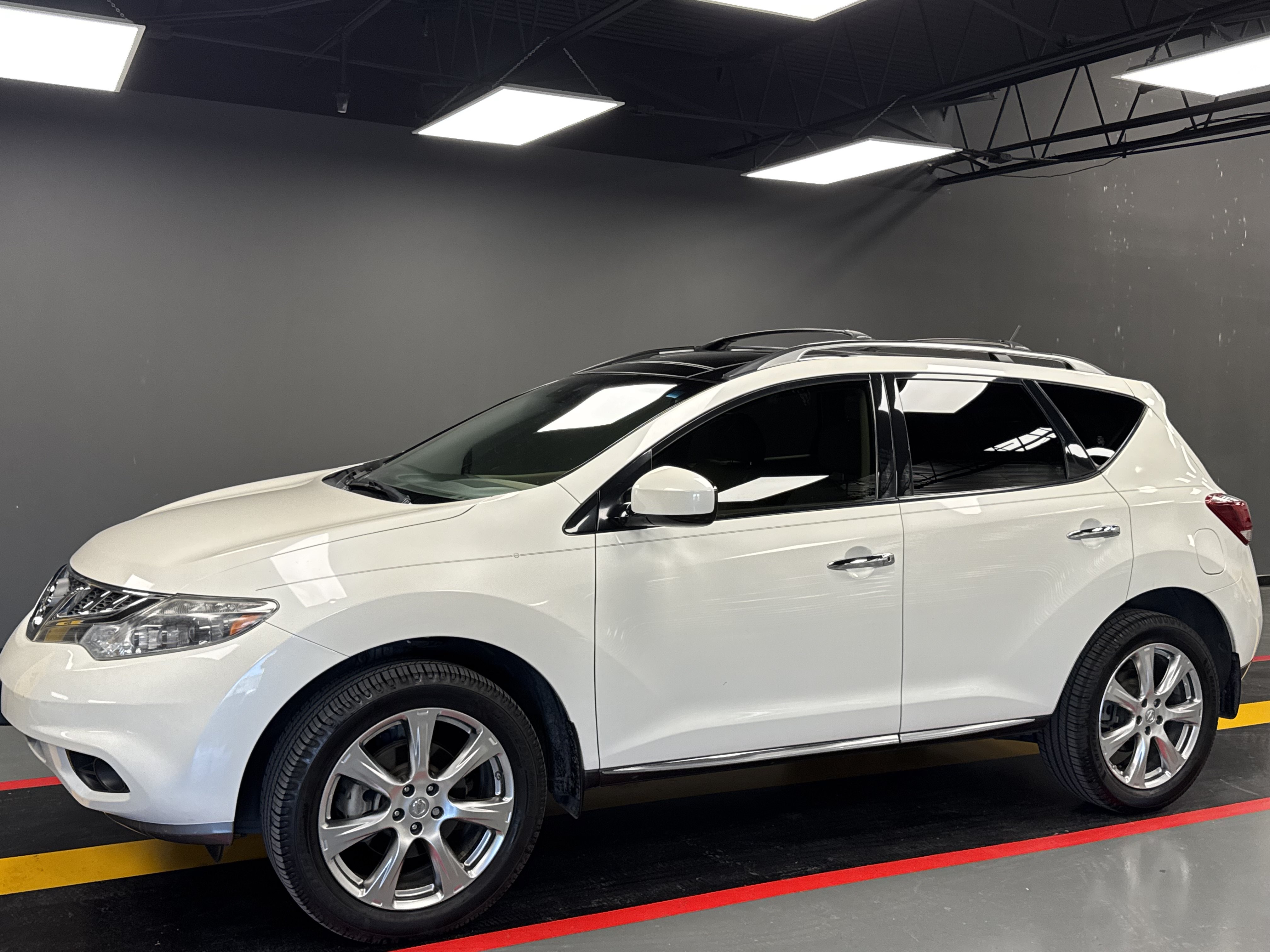 Used 2014 Nissan Murano LE w/ Platinum Edition Package AWD/4WD image 2
