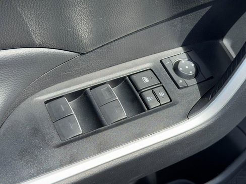 Used 2025 Toyota RAV4 XLE image 21