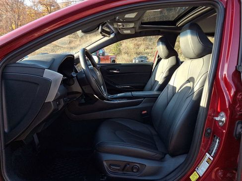 Used 2021 Toyota Avalon XLE w/ Moonroof Package image 16