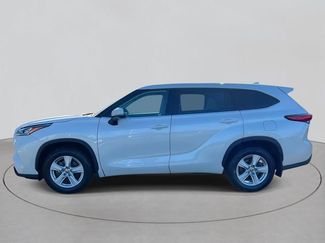 Used 2020 Toyota Highlander LE video 2