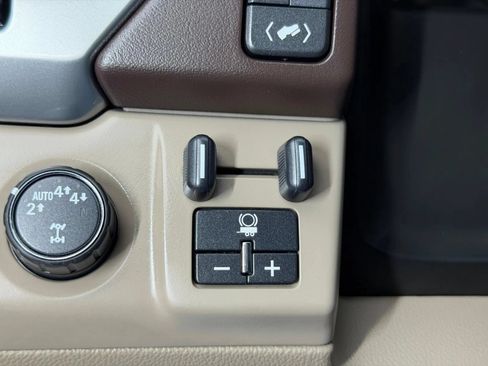 Used 2017 Chevrolet Suburban Premier AWD/4WD image 40