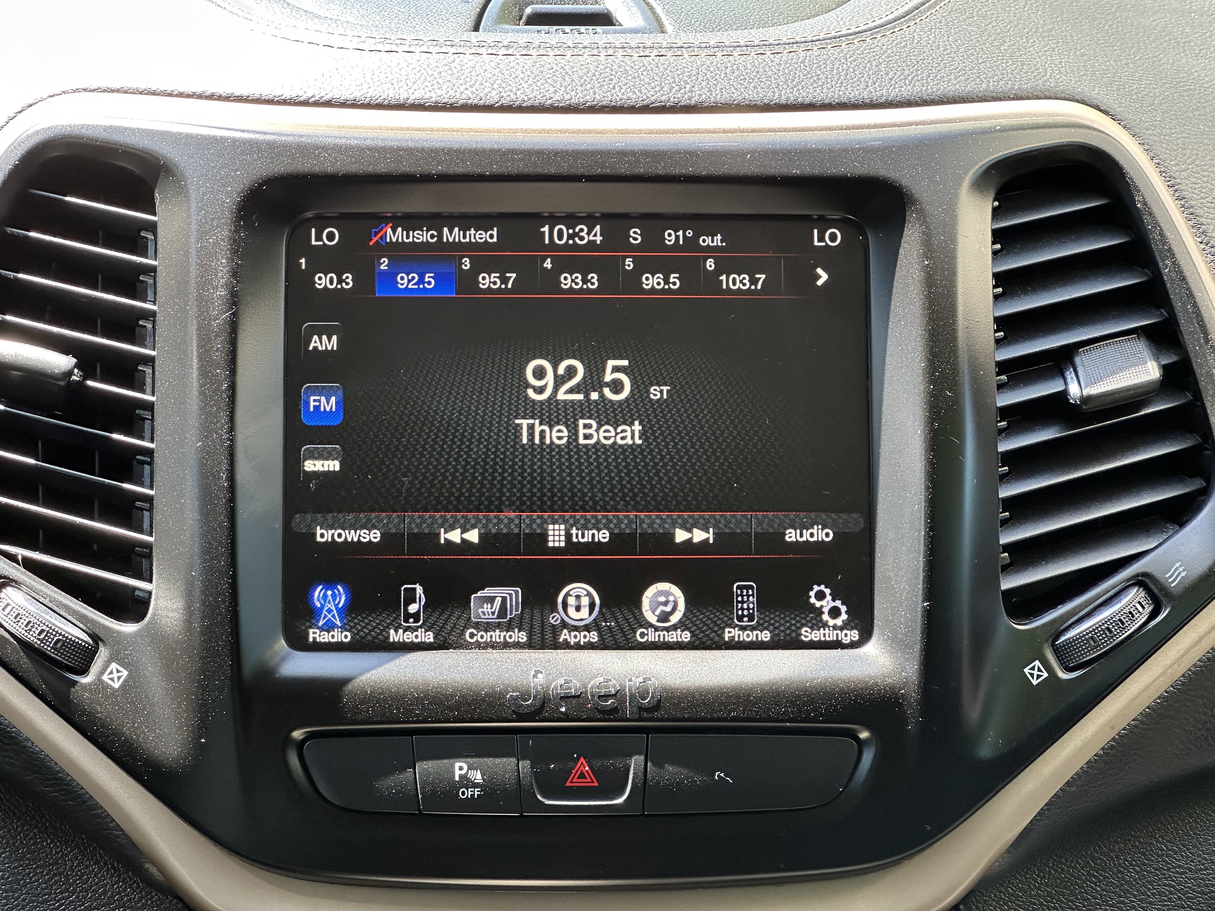 Used 2018 Jeep Cherokee Limited FWD image 16