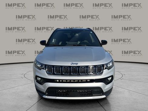 Used 2024 Jeep Compass Limited image 8