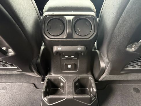 Used 2025 Jeep Gladiator Sport w/ Premium Package image 18