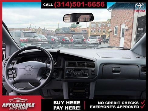 Used 2000 Toyota Sienna LE FWD image 13