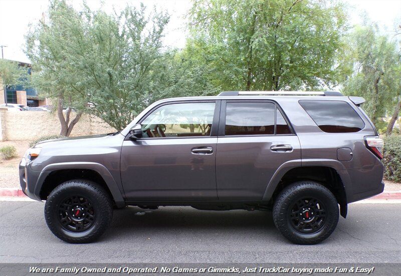 Used 2020 Toyota 4Runner SR5 AWD/4WD image 5