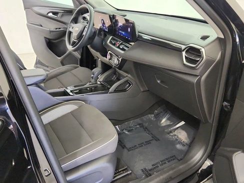Used 2025 Chevrolet TrailBlazer LT AWD/4WD image 27