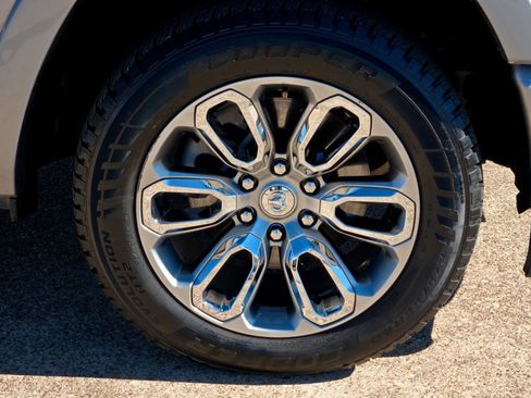 Used 2022 RAM 1500 Laramie w/ Laramie Southwest Edition image 9