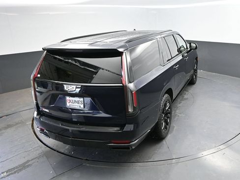 Used 2024 Cadillac Escalade ESV Sport Platinum w/ LPO, ONYX Package AWD/4WD image 38