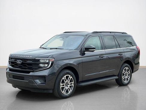 Used 2025 Ford Expedition Active AWD/4WD image 3