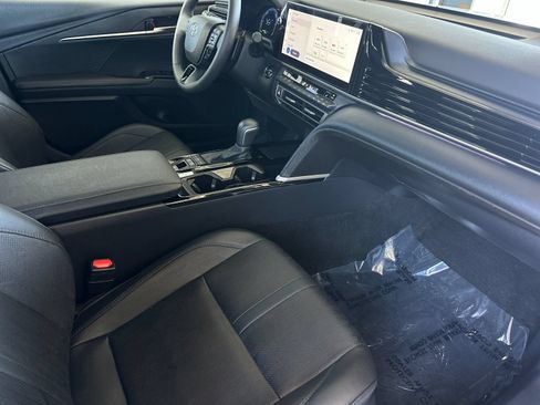 Used 2025 Toyota Camry XSE FWD image 14