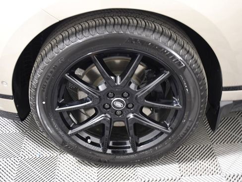 New 2026 Land Rover Range Rover Velar Dynamic SE image 11