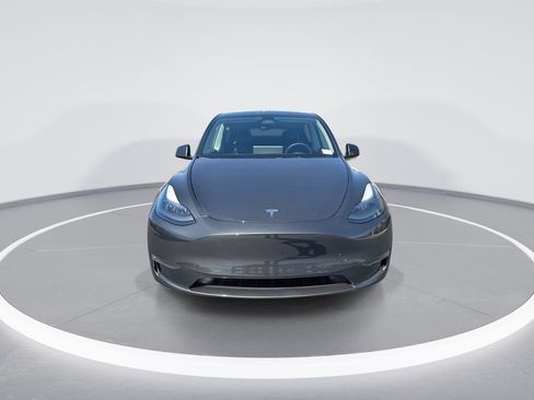 Used 2024 Tesla Model Y 2WD image 3
