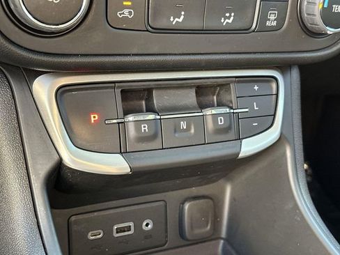Used 2022 GMC Terrain SLE image 14