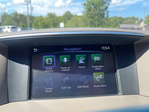 Used 2019 INFINITI Q70 Luxe image 25