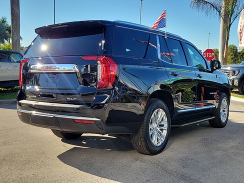 Used 2024 GMC Yukon SLT w/ SLT Luxury Package image 5
