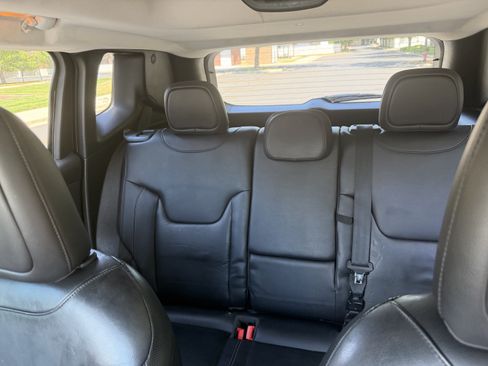 Used 2016 Jeep Renegade Limited w/ Advanced Technology Group AWD/4WD image 14