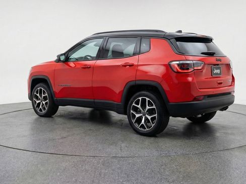 Used 2025 Jeep Compass Limited image 6