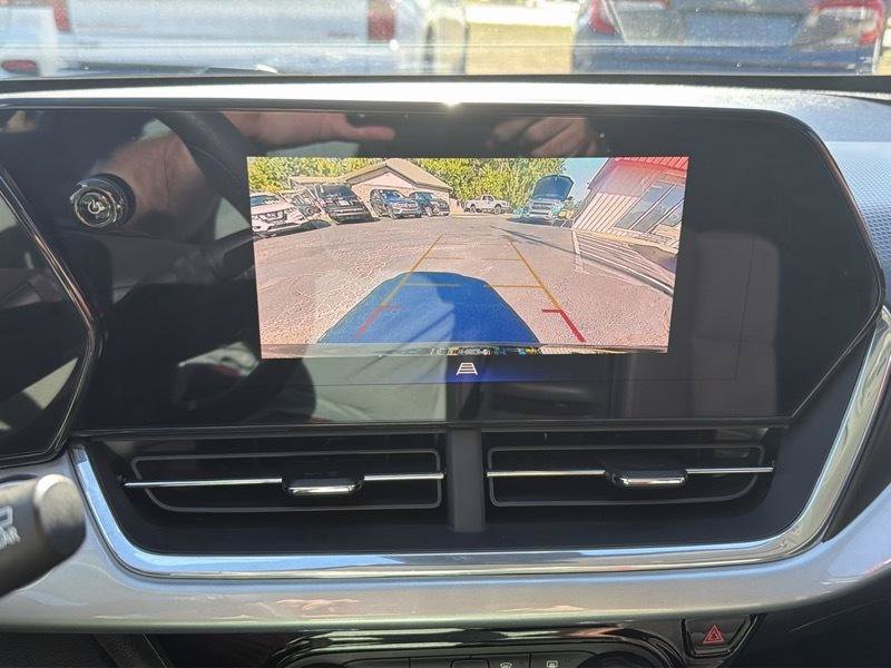 Used 2024 Chevrolet Trax LT FWD image 16