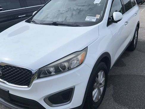 Used 2017 Kia Sorento FWD w/ LX Convenience Package image 14