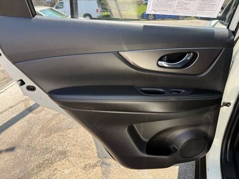 Used 2016 Nissan Rogue S AWD/4WD image 14