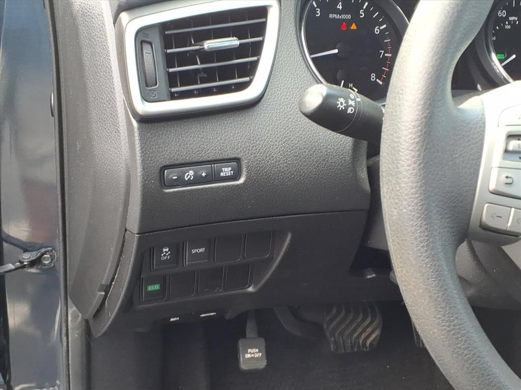 Used 2016 Nissan Rogue S FWD image 19
