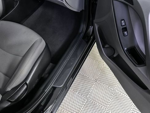 Used 2014 Hyundai Elantra SE image 21