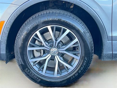 Used 2019 Volkswagen Tiguan SE image 32