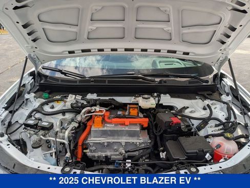 New 2025 Chevrolet Blazer EV LT image 31
