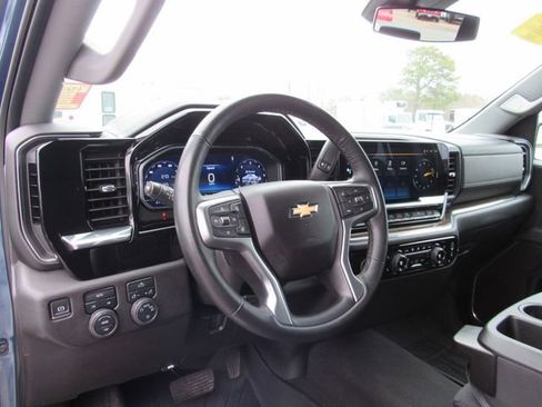 Used 2024 Chevrolet Silverado 1500 LT image 14