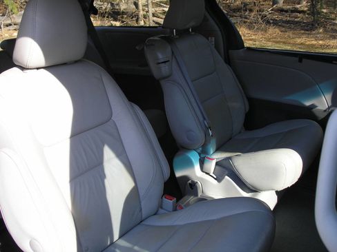 Used 2017 Toyota Sienna image 7