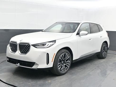 Used 2025 BMW X3 xDrive30i w/ Premium Package image 3