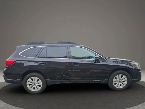 Used 2019 Subaru Outback 2.5i Premium image 6