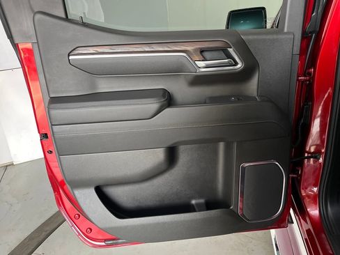 Used 2025 GMC Sierra 1500 SLT w/ SLT Premium Package image 33