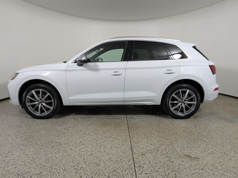 Certified 2023 Audi SQ5 Premium Plus w/ Premium Plus Package AWD/4WD image 4