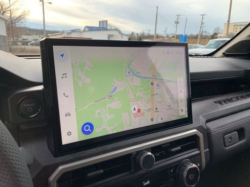 Used 2025 Toyota Tacoma Limited image 20