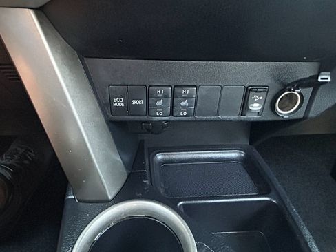 Used 2015 Toyota RAV4 Limited w/ Technology Package AWD/4WD image 24