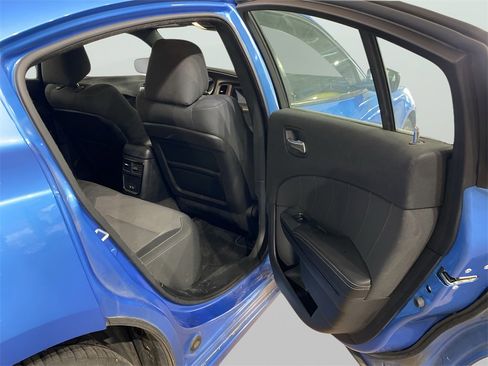 Used 2019 Dodge Charger SXT image 10