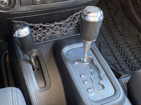 Used 2012 Jeep Wrangler Unlimited Sahara image 26