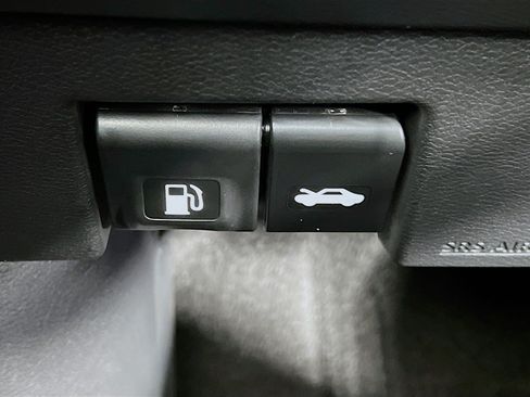 New 2025 Nissan Versa SV w/ Trunk Package FWD image 13