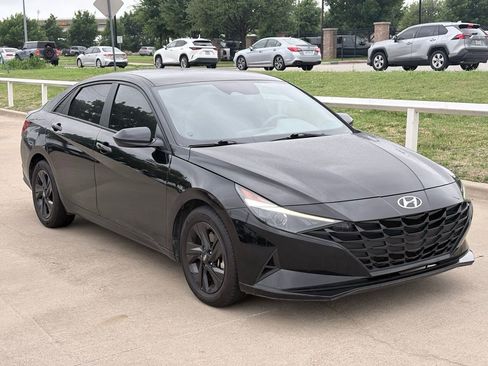 Used 2023 Hyundai Elantra SEL image 1