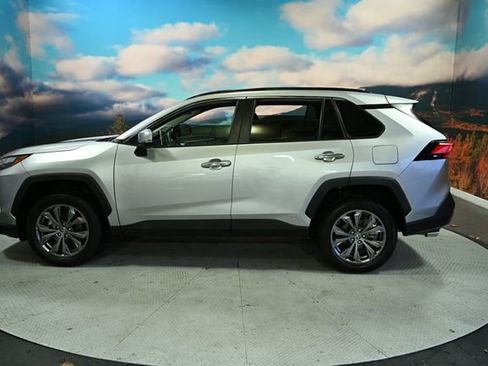 Used 2022 Toyota RAV4 Limited image 5